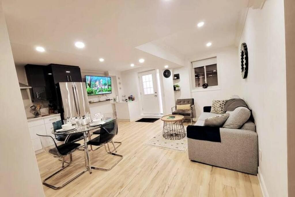 Modern Oasis In Richmond Hill, The Place For You! Apartment Exterior photo