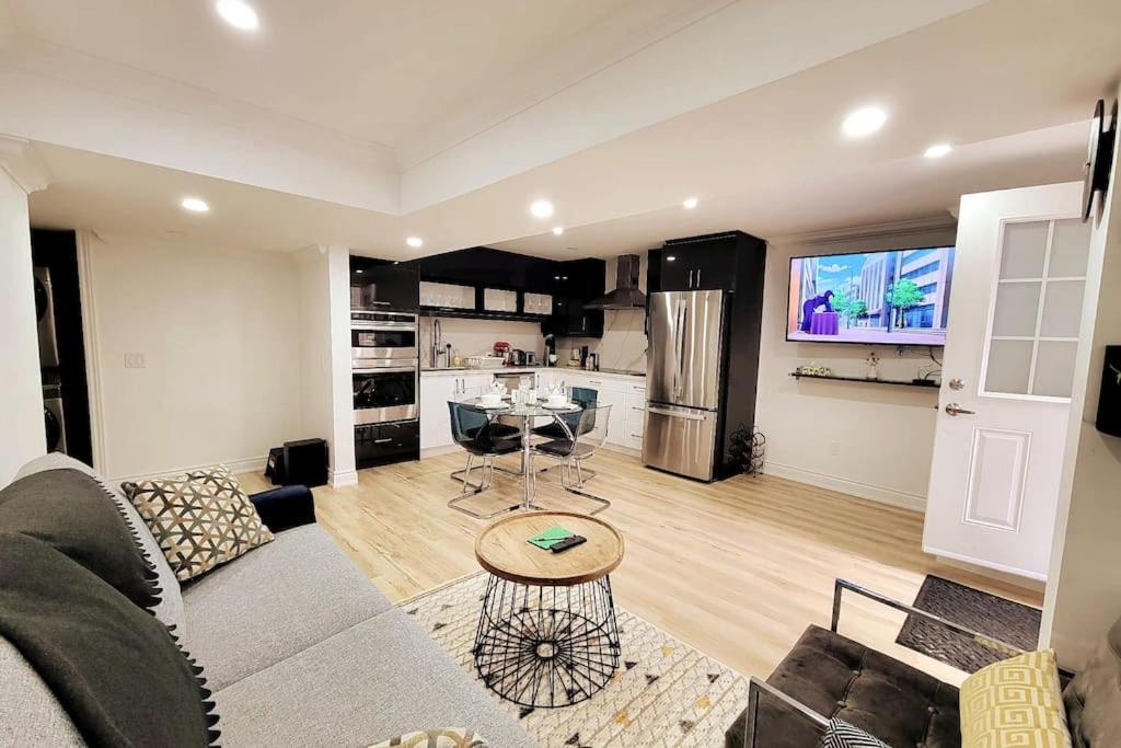 Modern Oasis In Richmond Hill, The Place For You! Apartment Exterior photo