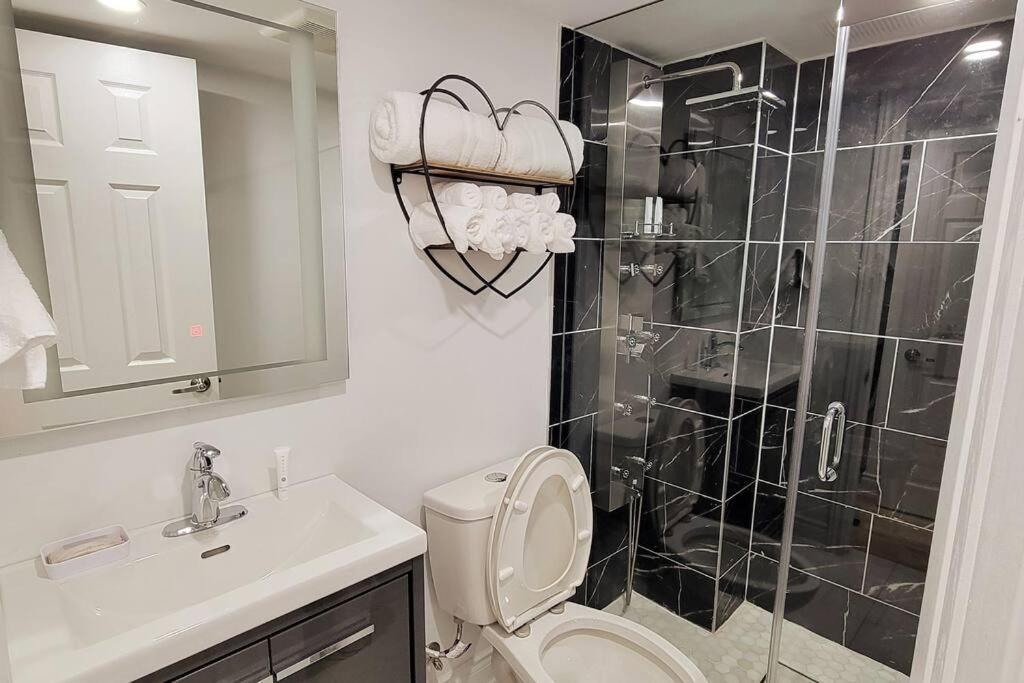 Modern Oasis In Richmond Hill, The Place For You! Apartment Exterior photo